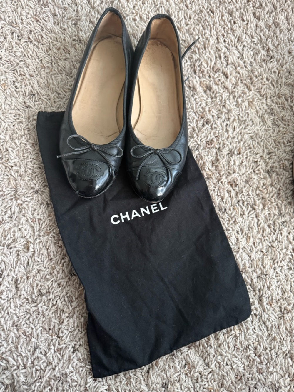 CHANEL Black Leather Ballet Flats with Bow and CC Cap Toe - Picture 2 of 13